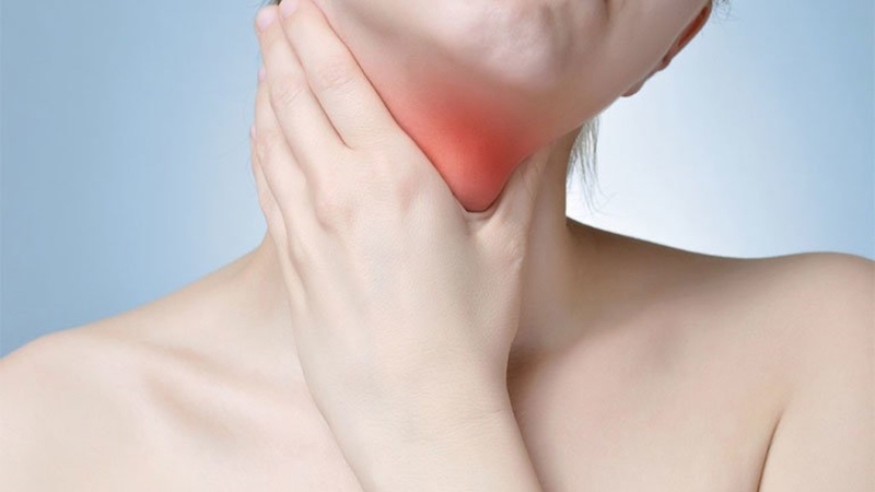 Vì sao đã phẫu thuật cắt amidan vẫn bị vướng ở cổ? 2