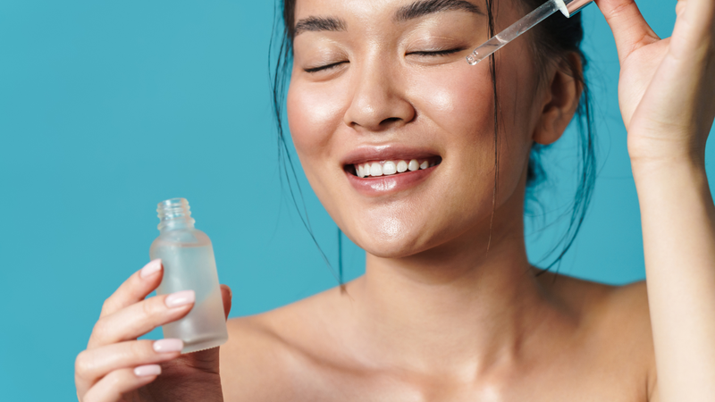 Vì sao dùng serum vitamin C hàng ngày mà da vẫn sạm đen? 1