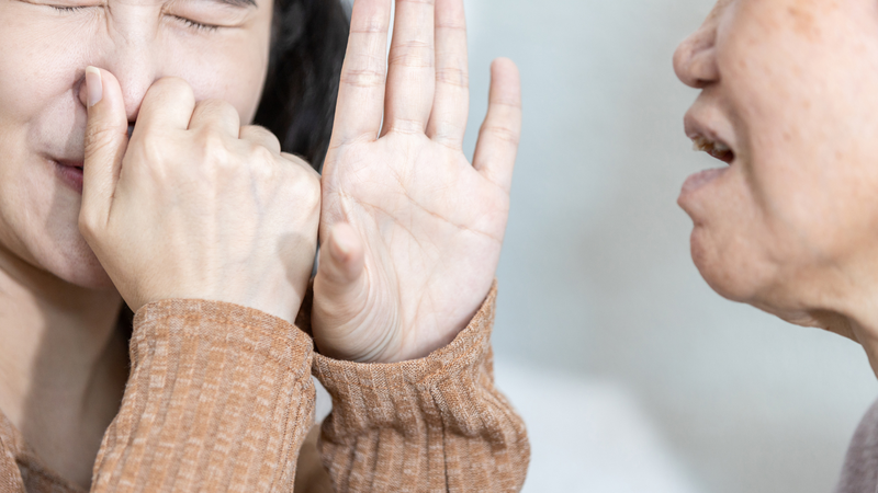 Hơi thở có mùi là tình trạng khá phổ biến, ảnh hưởng trực tiếp đến giao tiếp hằng ngày