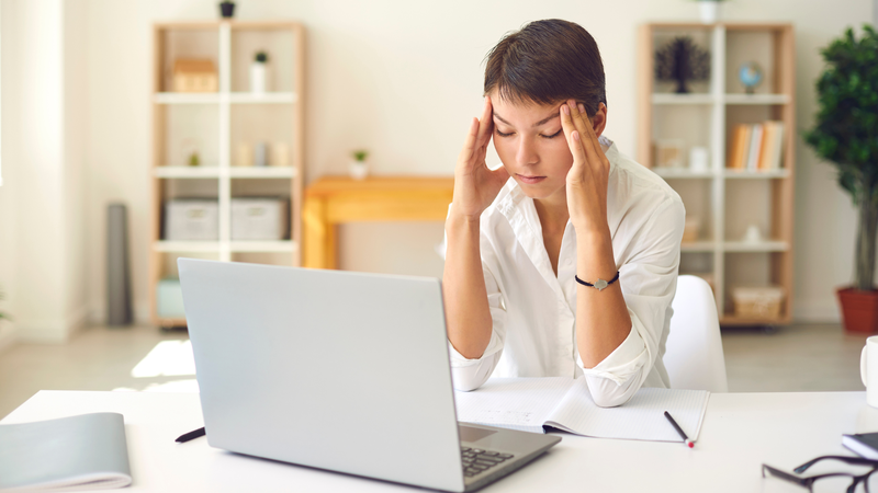 Vì sao khi căng thẳng, nhiều người có xu hướng uống nước liên tục? 4