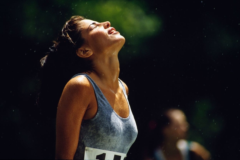 Vì sao khi chạy cơ thể nóng dần lên toát mồ hôi và nhịp thở tăng lên 1