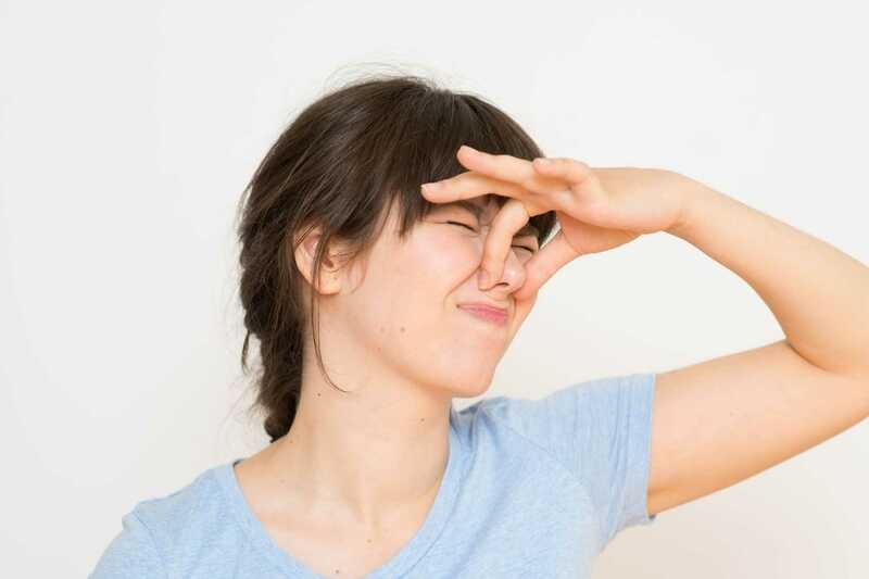 Vì sao khi mang bầu mẹ thường bị nặng mùi cơ thể 2