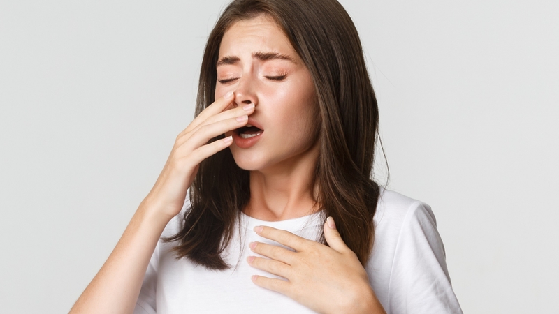 Vì sao không nên nhịn hắt hơi? Nên làm gì khi hắt hơi? 2
