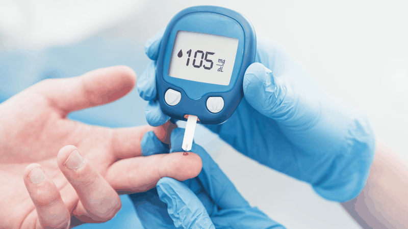 Người mắc đái tháo đường dễ bị nứt gót chân do khô da và giảm cảm giác bàn chân, làm tăng nguy cơ nhiễm trùng nếu không được chú ý sớm