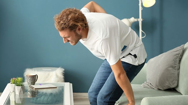 Vì sao ngồi xuống đứng dậy bị đau lưng? 2