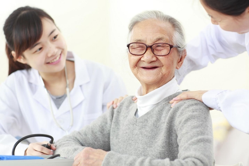 Người già mắc bệnh cúm thường nặng hơn người trẻ tuổi và gây ra các biến chứng trầm trọng hơn