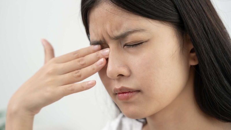 Chảy nước mắt khi cắt hành tây có sao không?