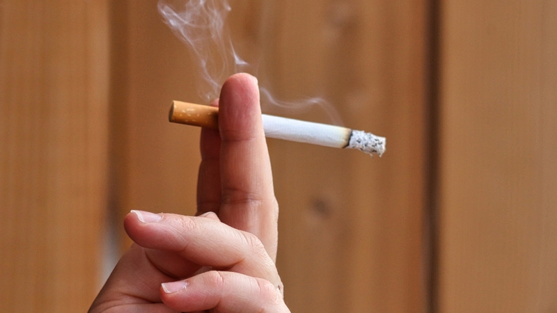 Liệu pháp thay thế nicotine giúp giảm cơn thèm thuốc và triệu chứng cai