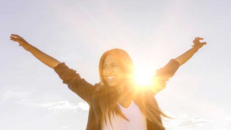 Vì sao tóc bạc lại chuyển sang màu ngả vàng? 4