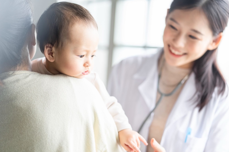 Vì sao trẻ 2 tháng tuổi ngủ li bì bỏ bú