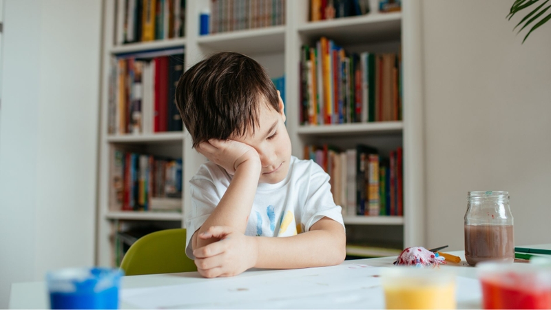 Thiếu ngủ khiến trẻ mệt mỏi và giảm tập trung