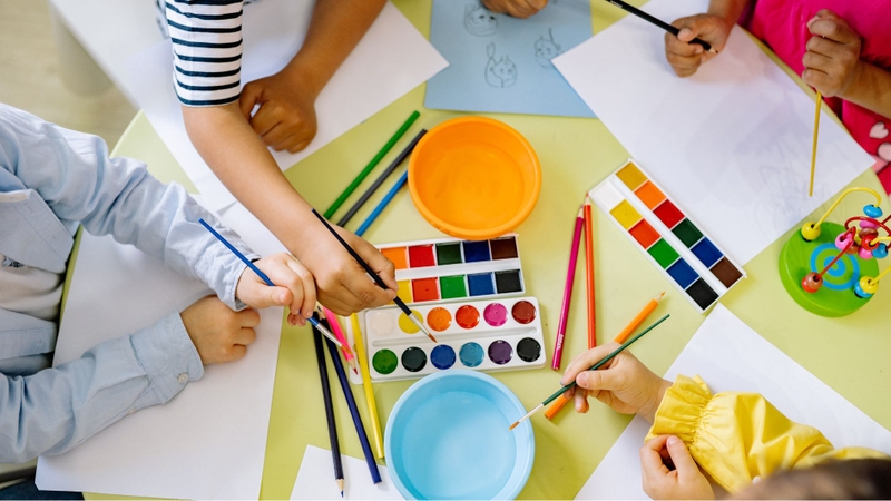 Kết hợp học tập với vui chơi giúp trẻ tiếp thu kiến thức hiệu quả