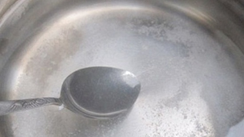 Sử dụng nước muối pha loãng có thể làm giảm ngứa hiệu quả