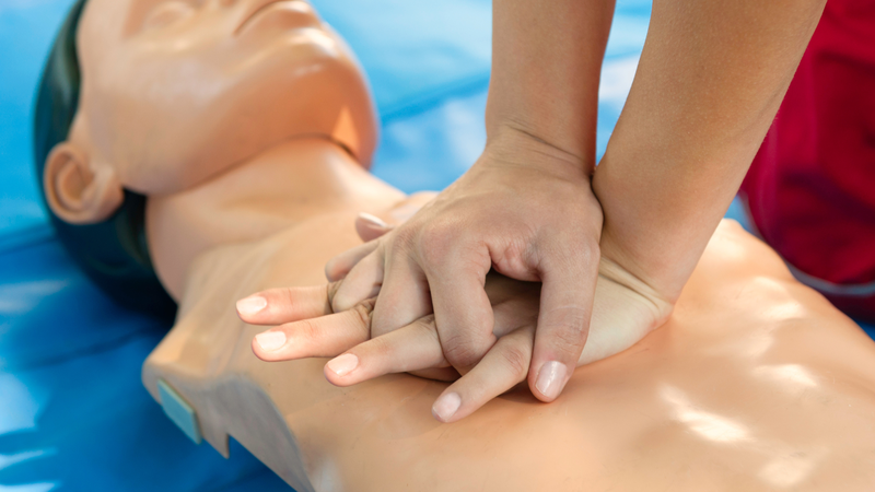 Đặt sai vị trí ép tim có thể làm tăng nguy cơ chấn thương