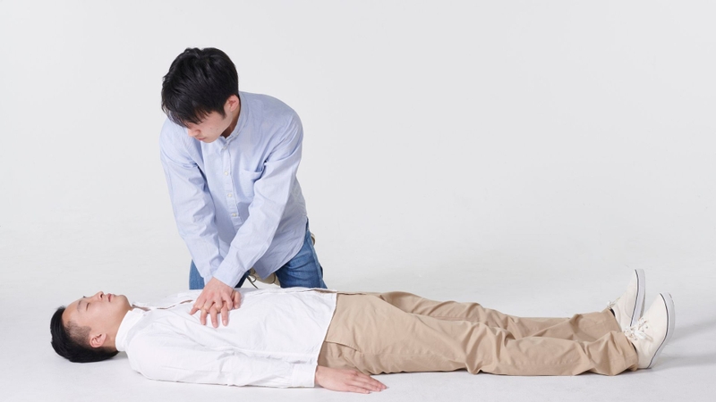 Vị trí ép tim có sự khác biệt giữa từng nhóm tuổi