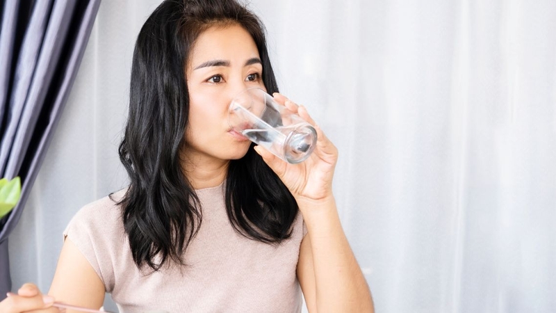 Viêm đường tiết niệu có nên uống nhiều nước không 2