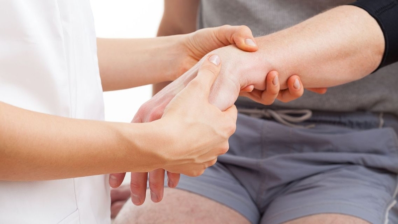 Thời gian phục hồi sau khi bị viêm gân cổ tay phụ thuộc vào nhiều yếu tố