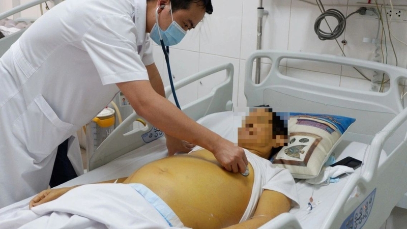 Vàng da, rối loạn ý thức và chảy máu bất thường là những dấu hiệu cảnh báo viêm gan tối cấp
