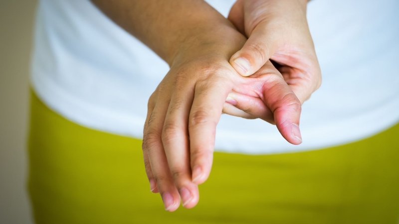 Vi khuẩn, virus và một số tác nhân nhiễm trùng khác có thể liên quan đến tình trạng viêm tại khớp