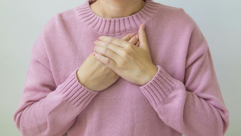 Viêm khớp ức đòn có thể xuất phát từ nhiều nguyên nhân khác nhau