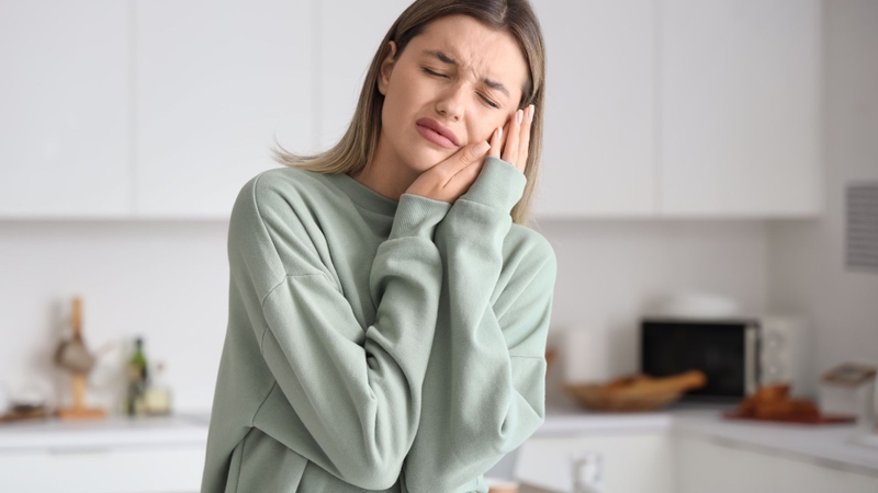 Viêm lợi trùm răng khôn làm ảnh hưởng nhiều đến việc ăn uống do cảm giác đau nhức