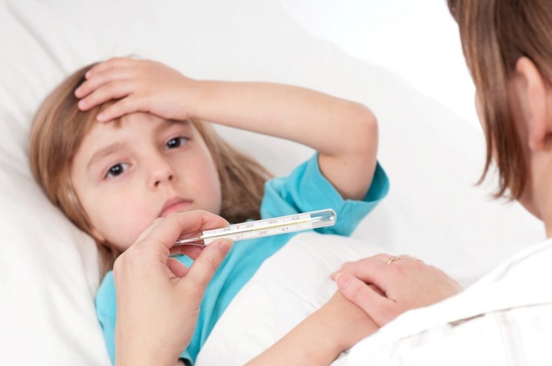 Trẻ bị viêm màng não mủ do phế cầu hầu hết là biến chứng của viêm xoang, viêm phổi, viêm tai giữa