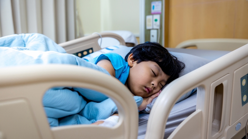 Đưa trẻ đến cơ sở y tế ngay lập tức nếu nhận thấy trẻ có các dấu hiệu bất thường