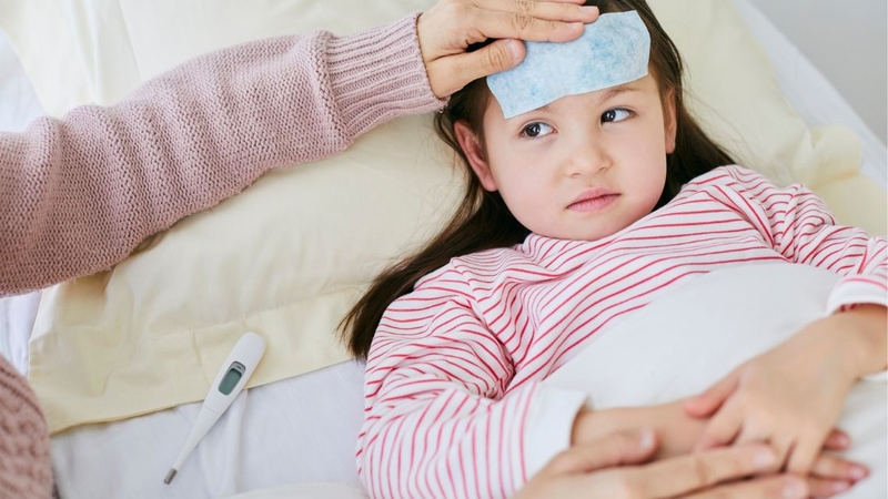 Viêm não Nhật Bản và sốt xuất huyết khác nhau về tác nhân gây bệnh, triệu chứng và mức độ nguy hiểm
