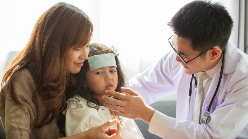 Điều trị viêm phế quản phổi ở trẻ cần dựa vào nguyên nhân và mức độ bệnh