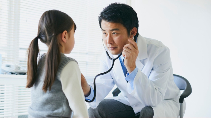 Trẻ khó thở hoặc mệt nhiều cần được đưa đi khám sớm
