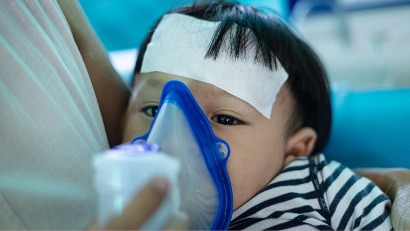 Trẻ sinh non và suy dinh dưỡng có nguy cơ diễn tiến bệnh nặng hơn