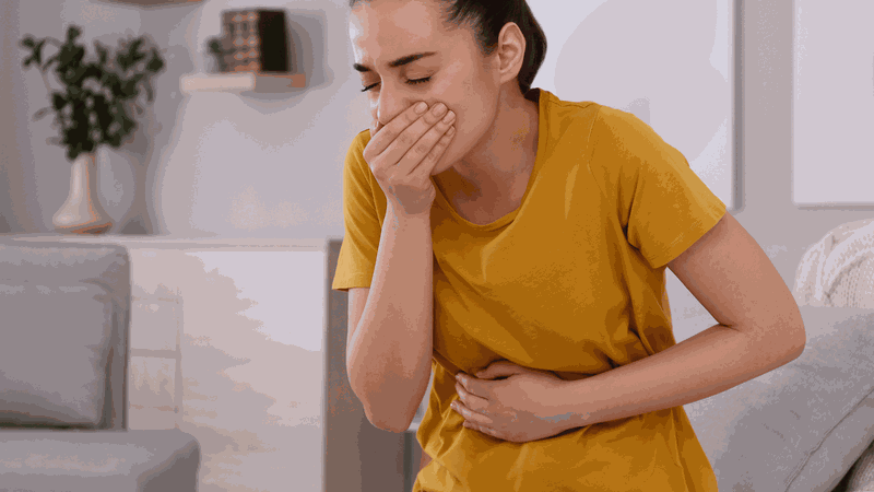 Viêm túi mật thường xuất hiện dấu hiệu buồn nôn và sốt cao, còn viêm ruột thừa chỉ sốt nhẹ