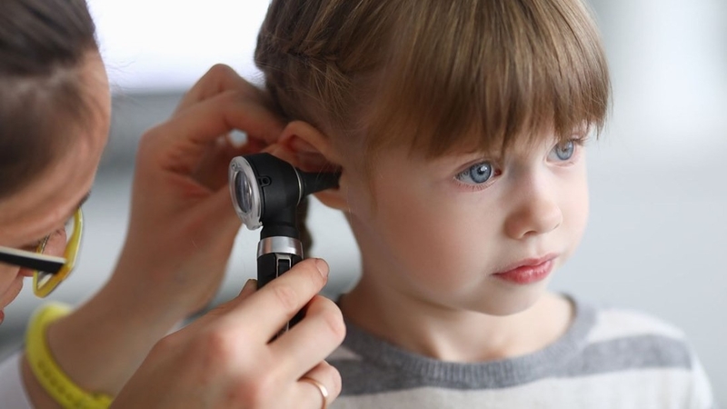 Nguyên nhân gây bệnh viêm tai giữa thanh dịch? Có chữa được không? 1