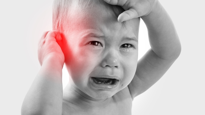 Trước khi màng nhĩ bị thủng, người bệnh thường cảm thấy đau nhức tai rõ rệt, có thể tăng dần theo thời gian