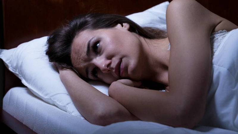 Người bị thiếu ngủ và căng thẳng kéo dài đều khiến niêm mạc dễ bị tổn thương