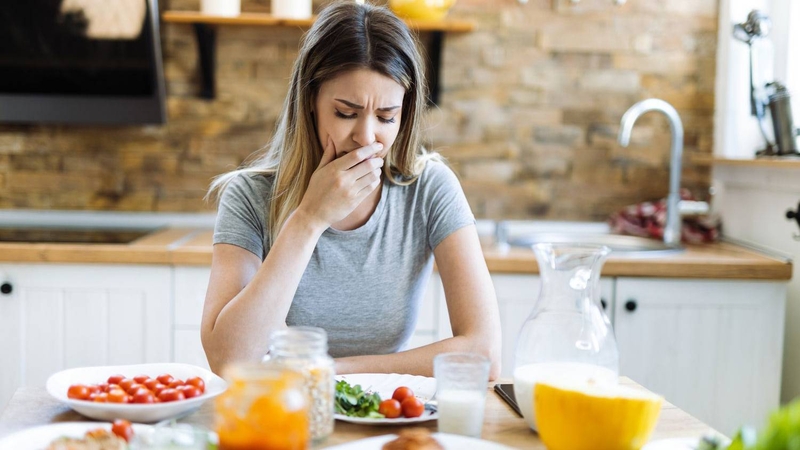 Một số trường hợp có thể buồn nôn, chán ăn kéo dài và sụt cân không rõ nguyên nhân