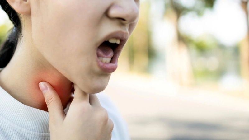 Viêm tuyến giáp có thể ảnh hưởng đến giọng nói và gây khàn tiếng