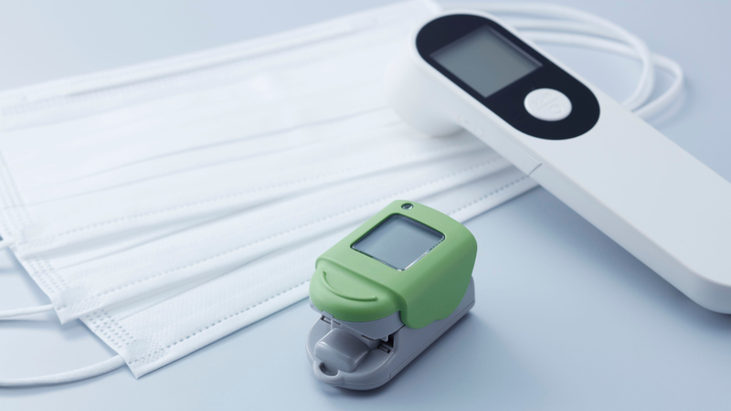 Trang bị khẩu trang mỗi khi ra đường