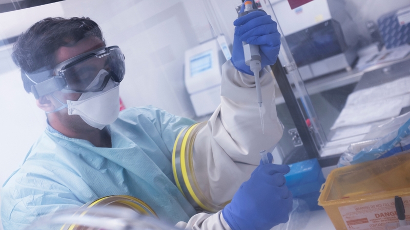 Các liệu pháp miễn dịch, thuốc kháng virus hoặc vắc xin thử nghiệm có thể được triển khai dưới sự giám sát của cơ quan y tế và tổ chức quốc tế