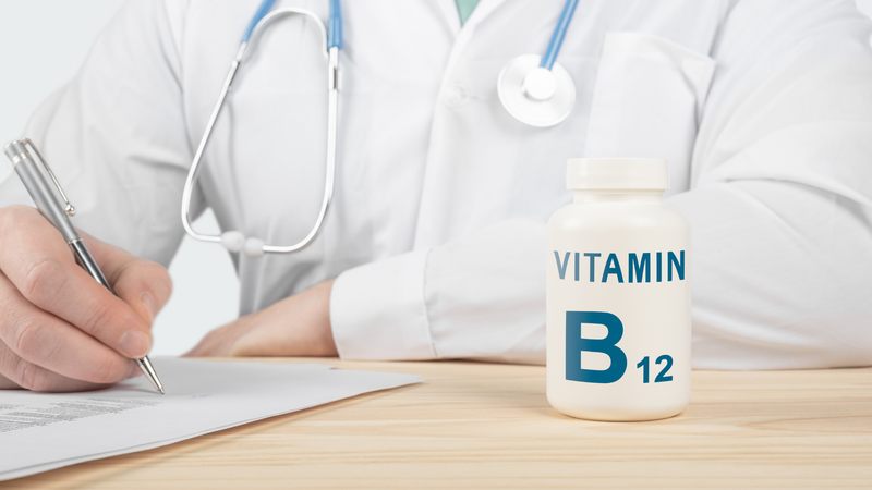 Người có nguy cơ thiếu B12 nên đi khám để được tư vấn bổ sung phù hợp