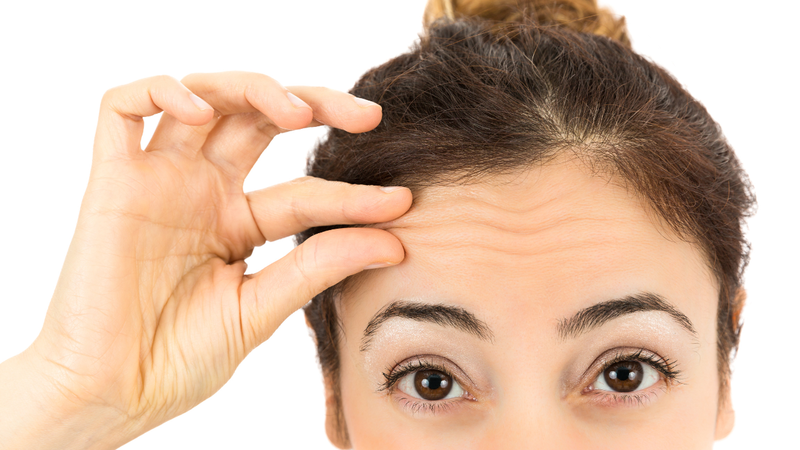 Vitamin C serum giúp làm mờ các nếp nhăn li ti