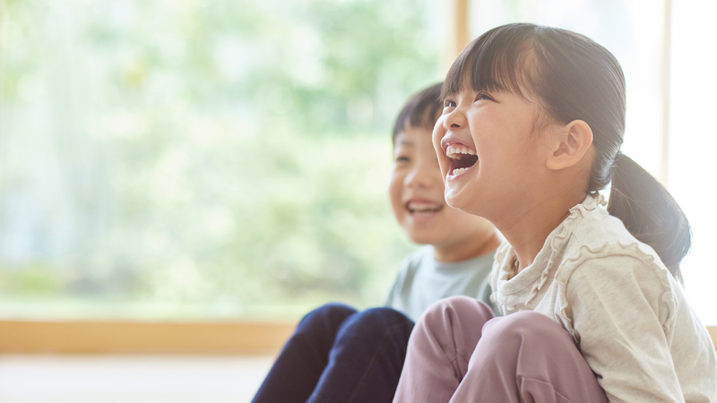 Trẻ sơ sinh và trẻ nhỏ, đặc biệt là trẻ ít được tắm nắng nên chú ý bổ sung vitamin D