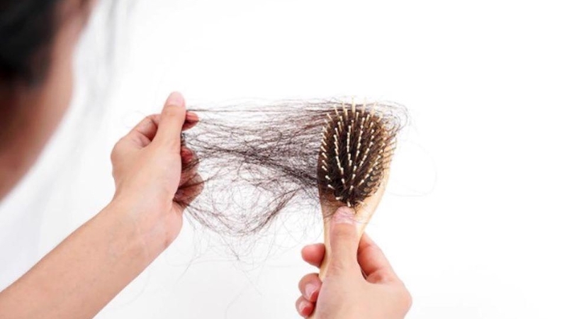 Rụng tóc là vấn đề nhiều người đang gặp phải hiện nay