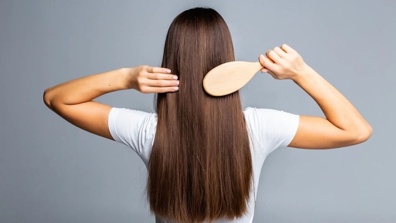 Uống vitamin dưỡng tóc sau bữa ăn chính