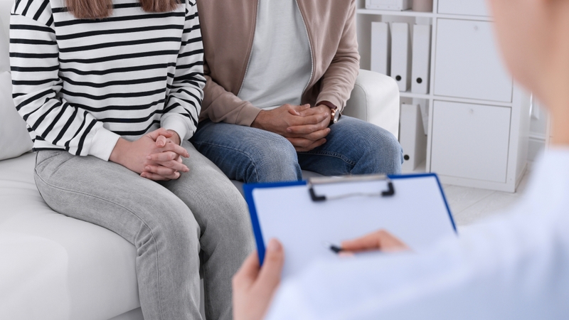 Đối với những gia đình có tiền sử bệnh di truyền, việc sàng lọc và tư vấn di truyền đóng vai trò rất quan trọng