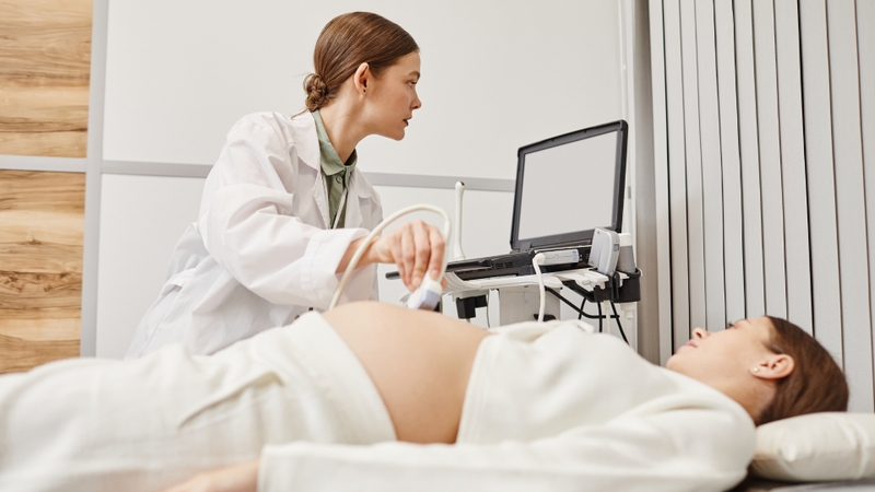 Thai phụ có nguy cơ cần được siêu âm đo chiều dày cơ tử cung đoạn dưới ở quý III để đánh giá khả năng chịu đựng của sẹo