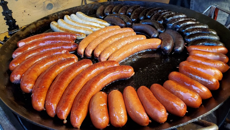 Giải đáp vỏ xúc xích được làm từ nguyên liệu gì 3