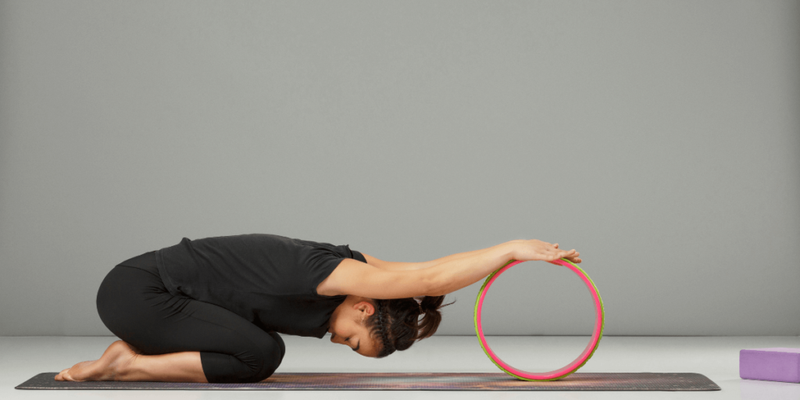 Vòng tập yoga có tác dụng gì? 5 bài tập hiệu quả với vòng tập yoga 3