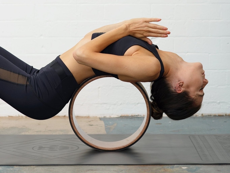 Vòng tập yoga có tác dụng gì? 5 bài tập hiệu quả với vòng tập yoga 4