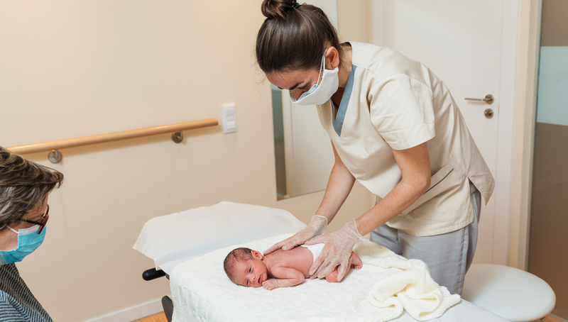 Vú của trẻ sơ sinh có cục cứng: Nguyên nhân, dấu hiệu và hướng xử trí 3